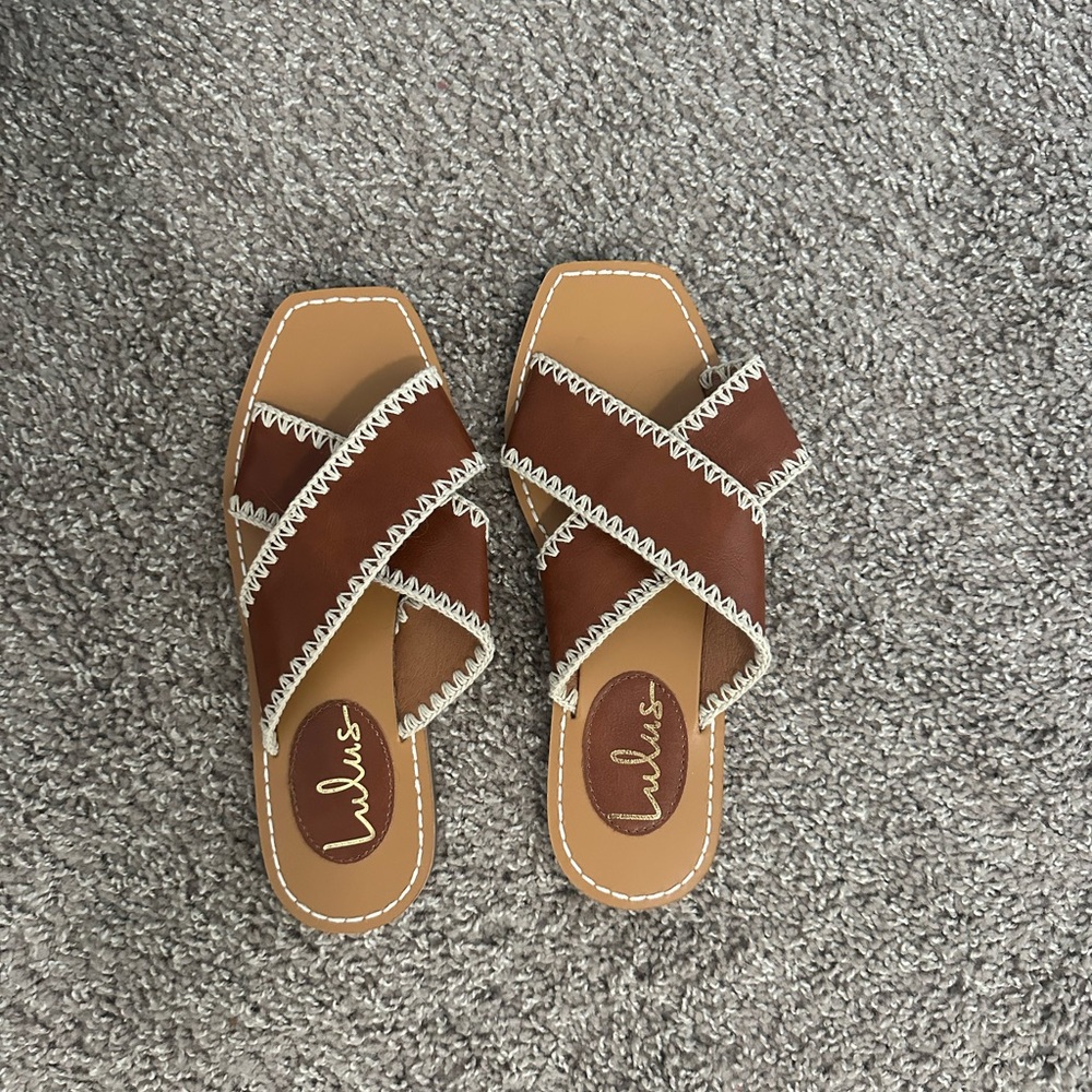 BRAND NEW NEVER WORN Lulu's Tan Sandals with Cream Detailing